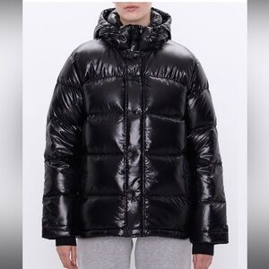 NWOT aritzia super puff